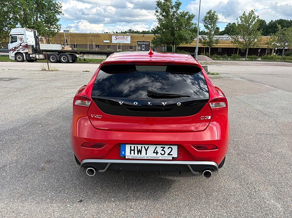Volvo V40 3 of 19