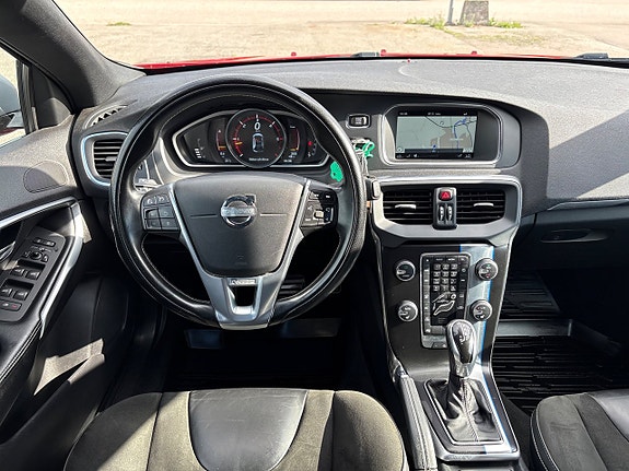 Volvo V40 8 of 19