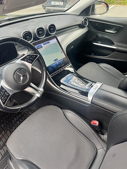 Mercedes-Benz C300 4 of 5
