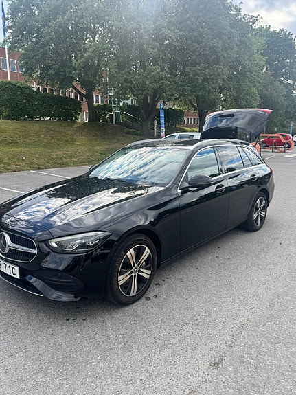 Mercedes-Benz C300 2 of 5