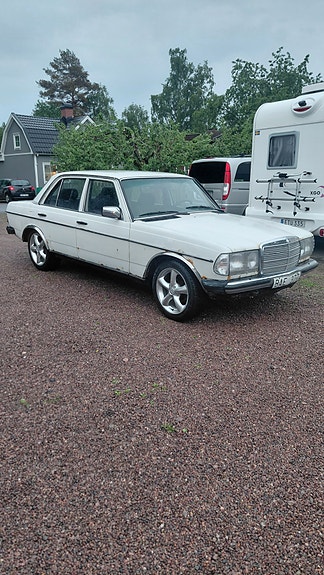 Mercedes-Benz 200 6 of 6