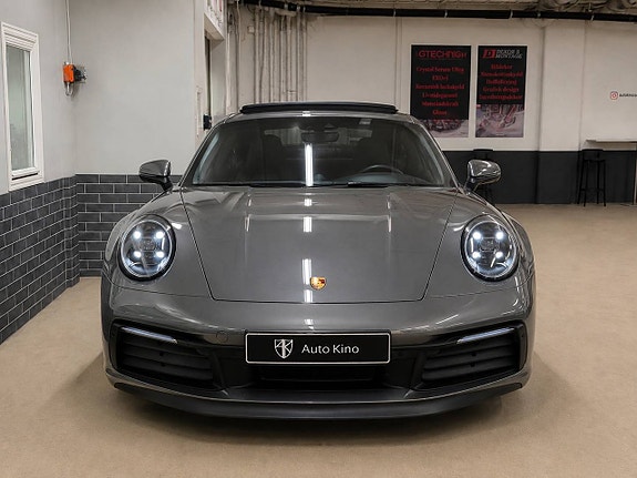 Porsche 911 4 of 5