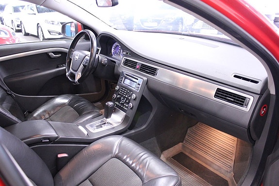 Volvo V70 13 of 25