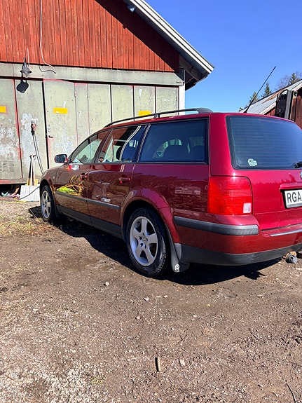 Volkswagen Passat 3 of 5