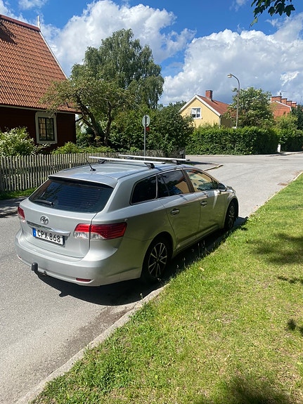 Toyota Avensis 4 of 5