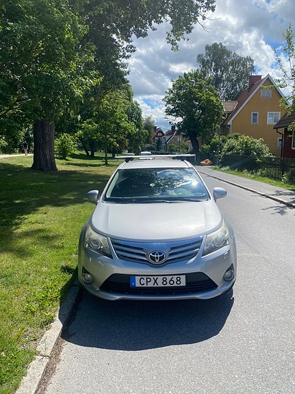 Toyota Avensis 2 of 5