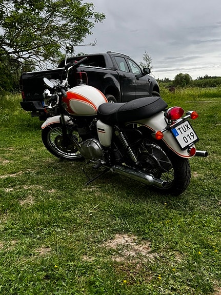 Triumph Bonneville 2 of 8