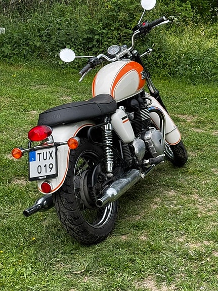 Triumph Bonneville 4 of 8