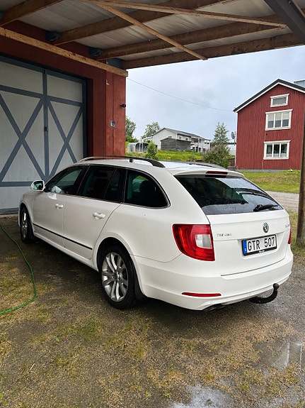Skoda Superb 2 of 5