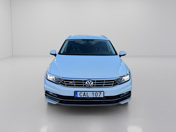 Volkswagen Passat 2 of 5