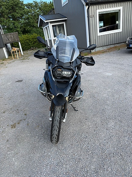 BMW R 1250 GS 2 of 5