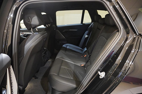 BMW i5 9 of 12