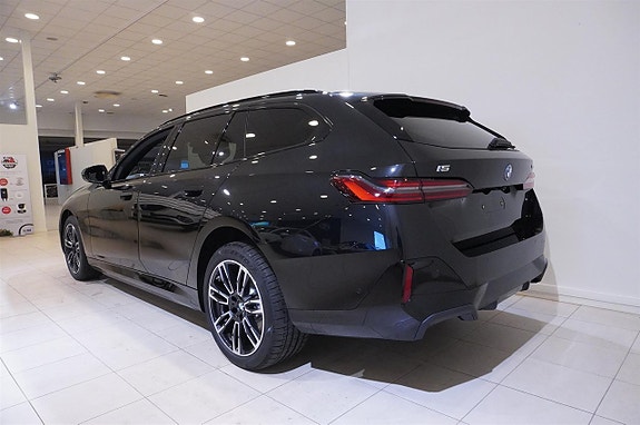 BMW i5 7 of 12