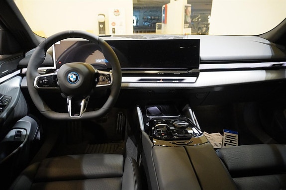 BMW i5 10 of 12
