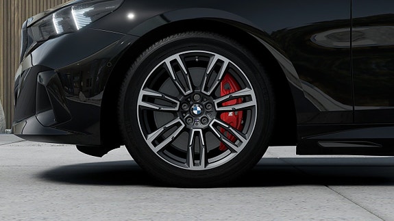 BMW i5 7 of 13