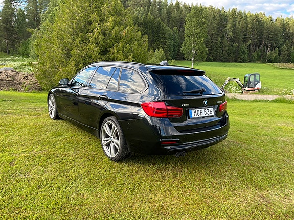 BMW 320d 3 of 5