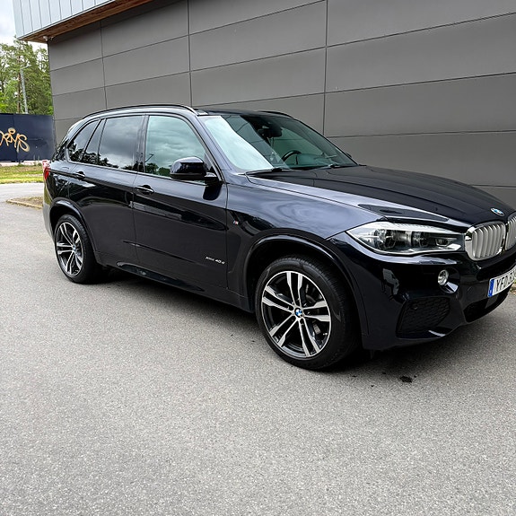 BMW X5 2 of 5