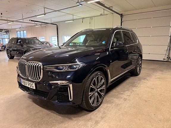 BMW X7 2 of 5