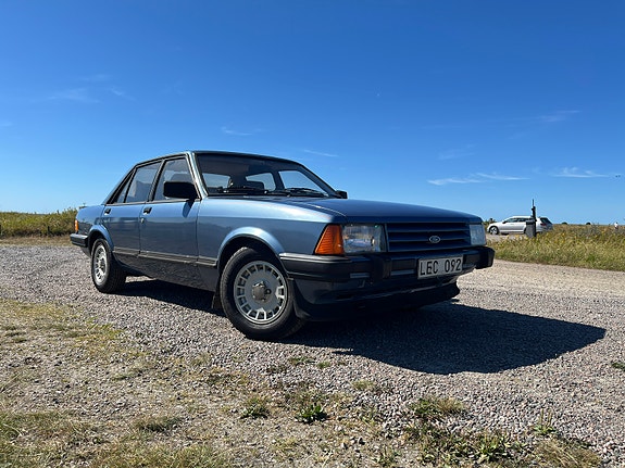 Ford Granada 2 of 5