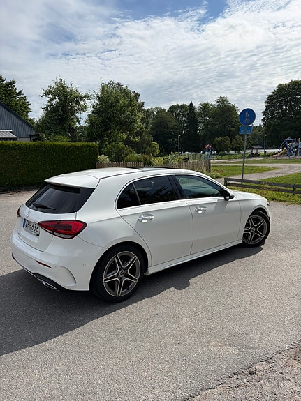 Mercedes-Benz A180 2 of 5