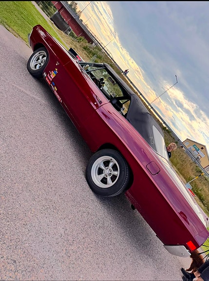 Ford Galaxie 4 of 5