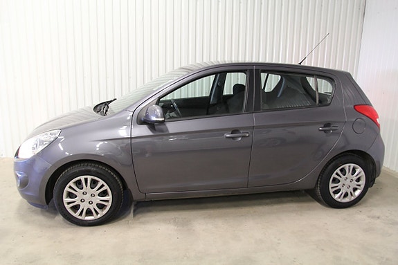 Hyundai i20 2 of 5