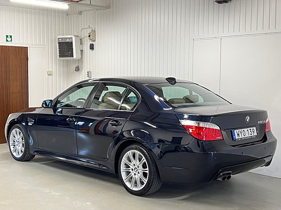 BMW 530Xi 2 of 5
