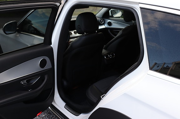 Mercedes-Benz E220 d 3 of 5