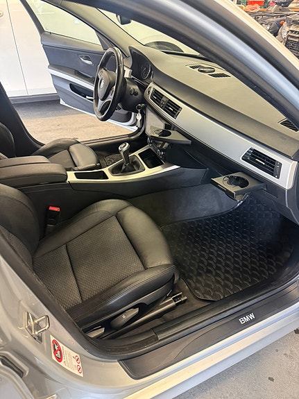 BMW 320i 8 of 11