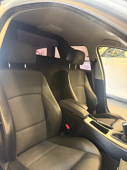 BMW 320i 9 of 11