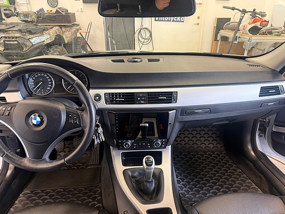 BMW 320i 6 of 11