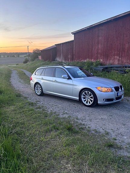 BMW 320i 5 of 11
