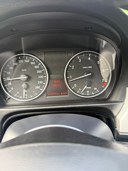 BMW 320i 11 of 11