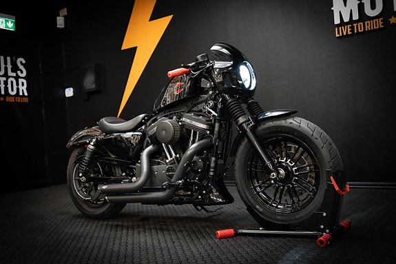 Harley-Davidson Forty-Eight (XL1200X) Bobber 2 of 5
