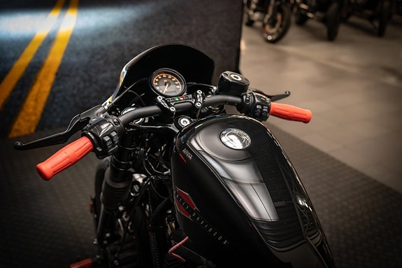 Harley-Davidson Forty-Eight (XL1200X) Bobber 10 of 16