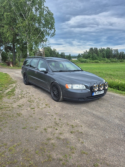 Volvo V70 2 of 2