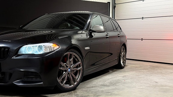 BMW M550d 4 of 5