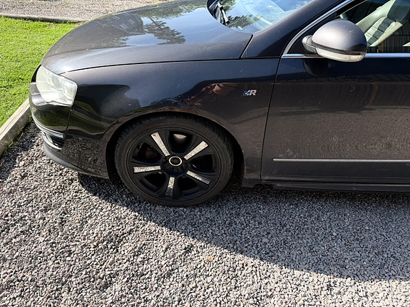 Volkswagen Passat 2 of 5