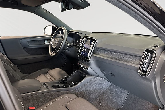 Volvo EX40 6 of 12