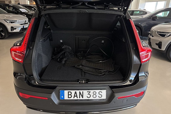 Volvo EX40 7 of 12
