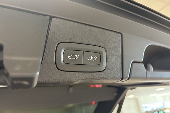 Volvo XC60 8 of 11
