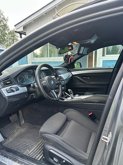 BMW 520d 2 of 5