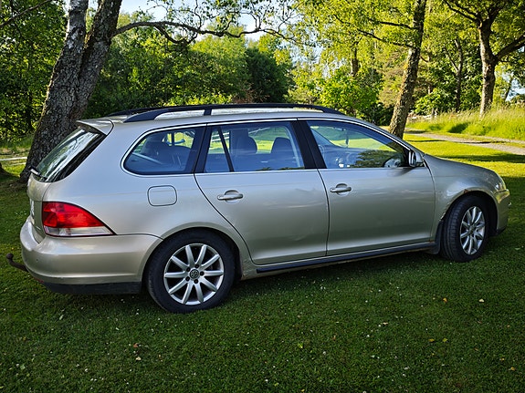 Volkswagen Golf V 2 of 10