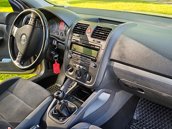Volkswagen Golf V 5 of 10