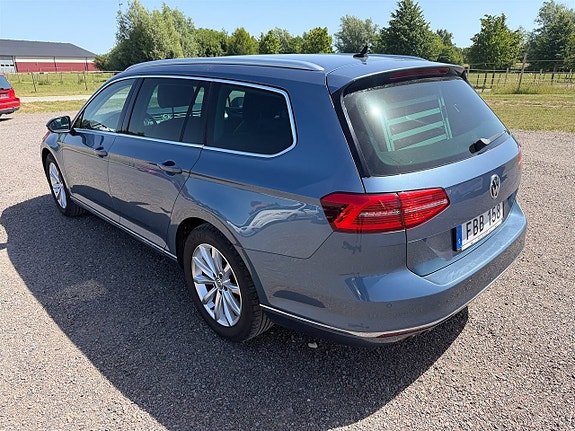 Volkswagen Passat 2 of 5