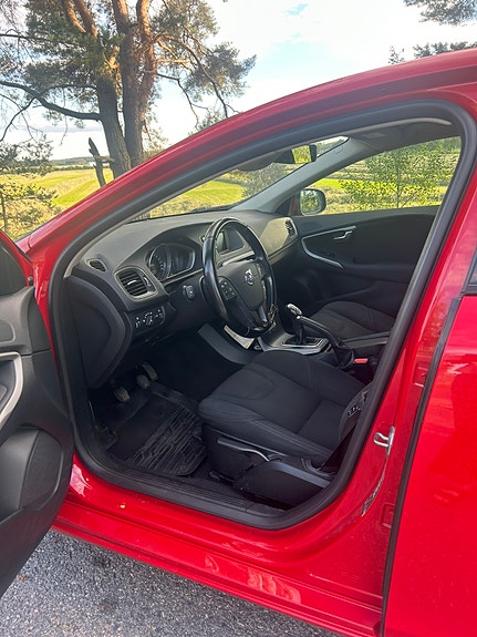 Volvo V40 7 of 8