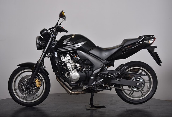 Honda CBF600 | LÅGA MIL | NYSERVAD| FINT SKICK 4 of 5