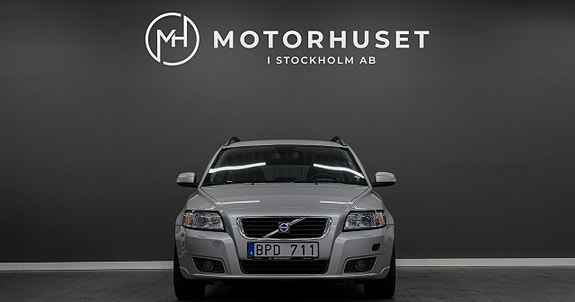 Volvo V50 2 of 5