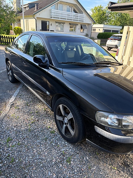 Volvo S60 2 of 5