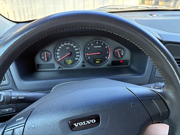 Volvo S60 3 of 5